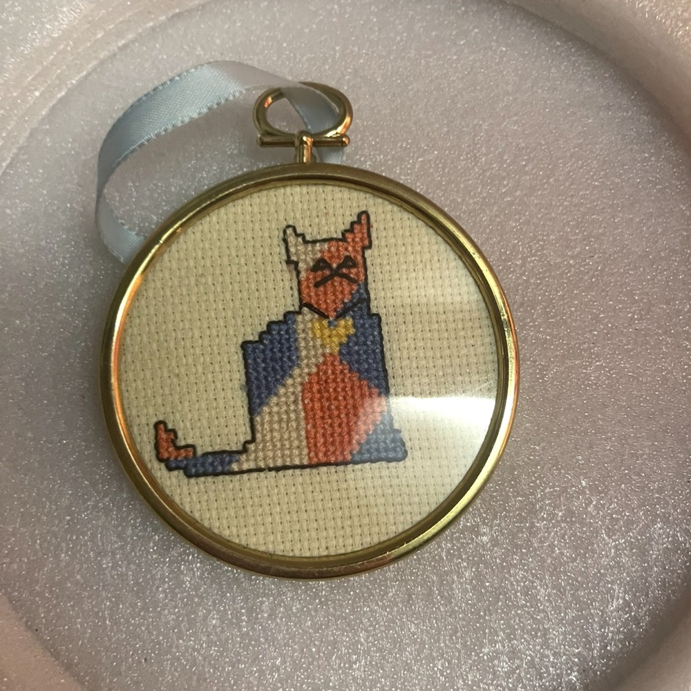 Handcrafted Cat Embroidery Ornament - Gold Frame